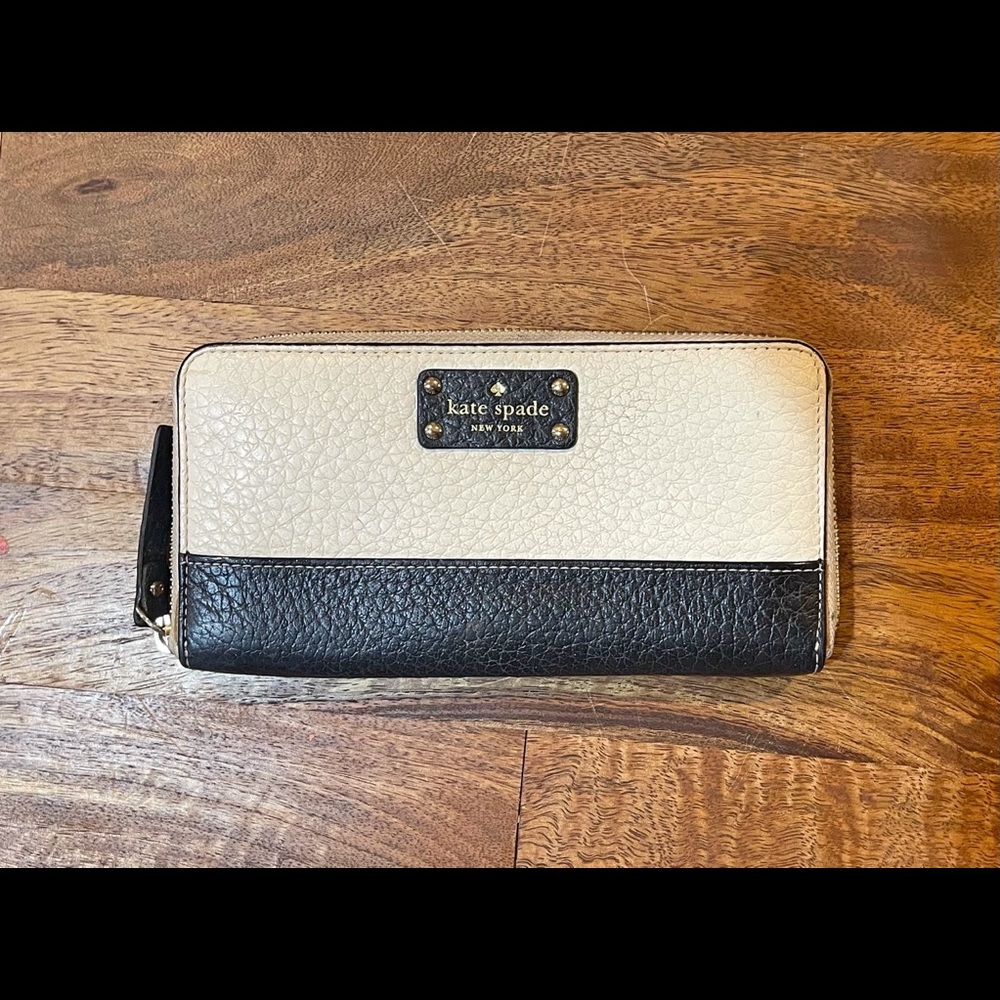 Kate Spade Pebbled Leather Wallet - Black/White